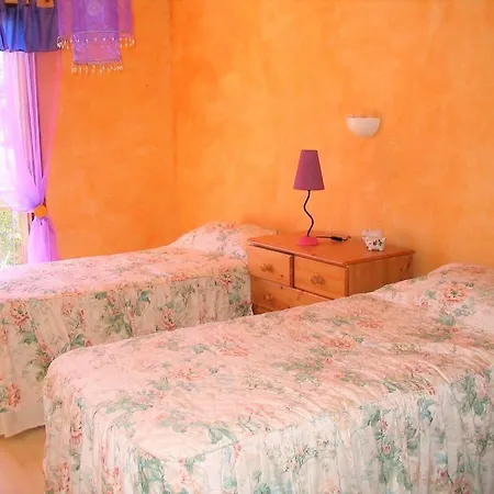 Villa 8col12 De Caractere Avec Piscine Prive